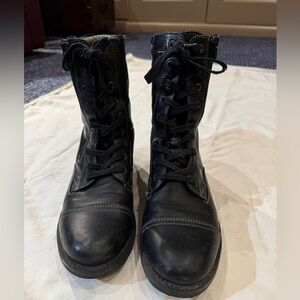 Taos combat boots size 8 in black